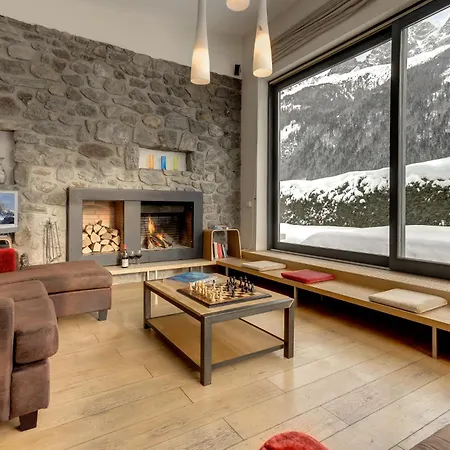 Chalet Safari. Face Au Mont-blanc.