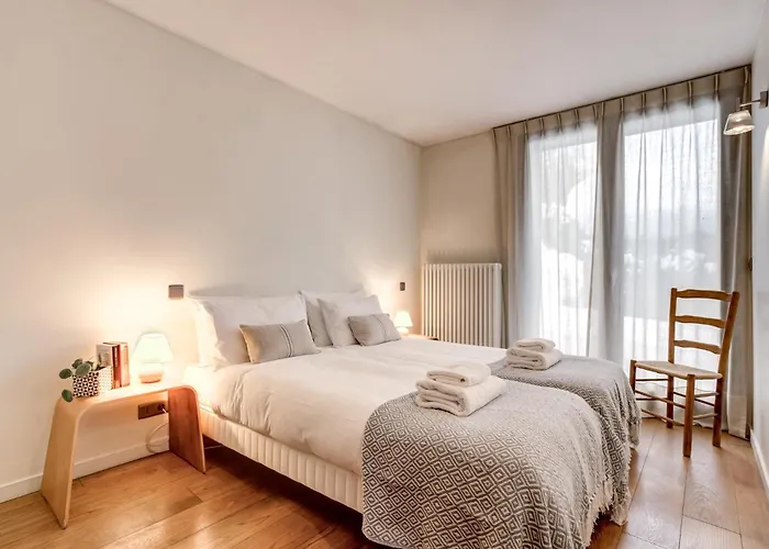 Chalet Safari. Face Au Mont-blanc. *