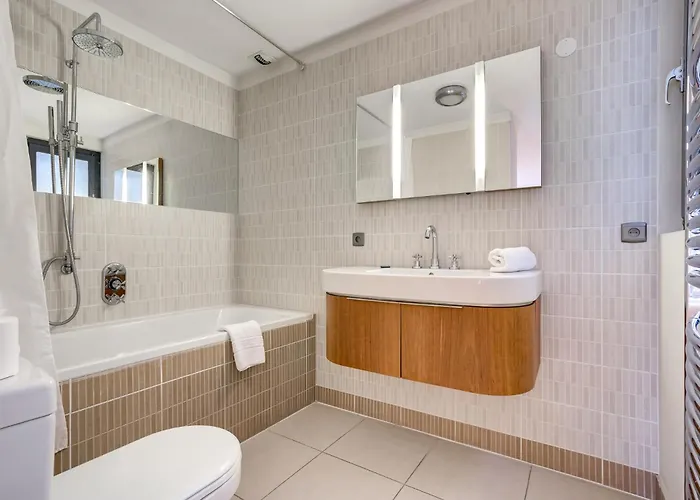 Safari. Face Au Mont-blanc. Chalé