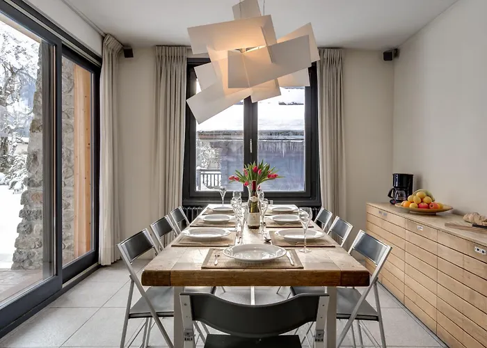 Safari. Face Au Mont-blanc. Chalet