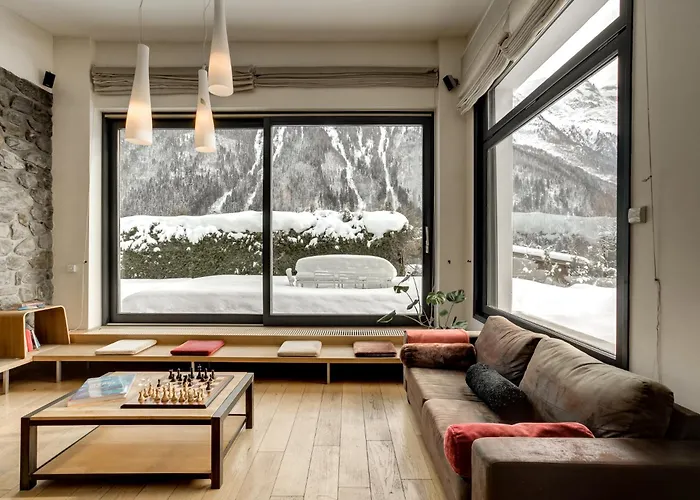 Chalet Safari. Face Au Mont-blanc. *